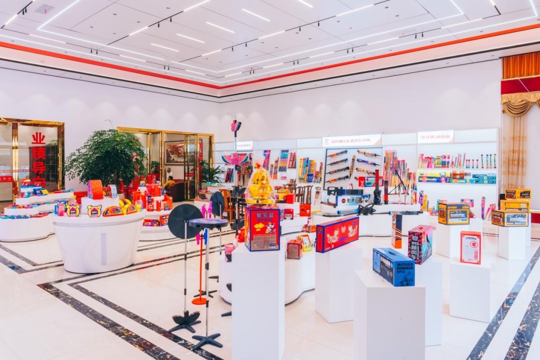 研學之旅啓新篇，中南(nán)煙(yān)花(huā)綻芳華   湖(hú)南(nán)工(gōng)商大(dà)學“三下(xià)鄉(xiāng)”團隊深入企業(yè)調研