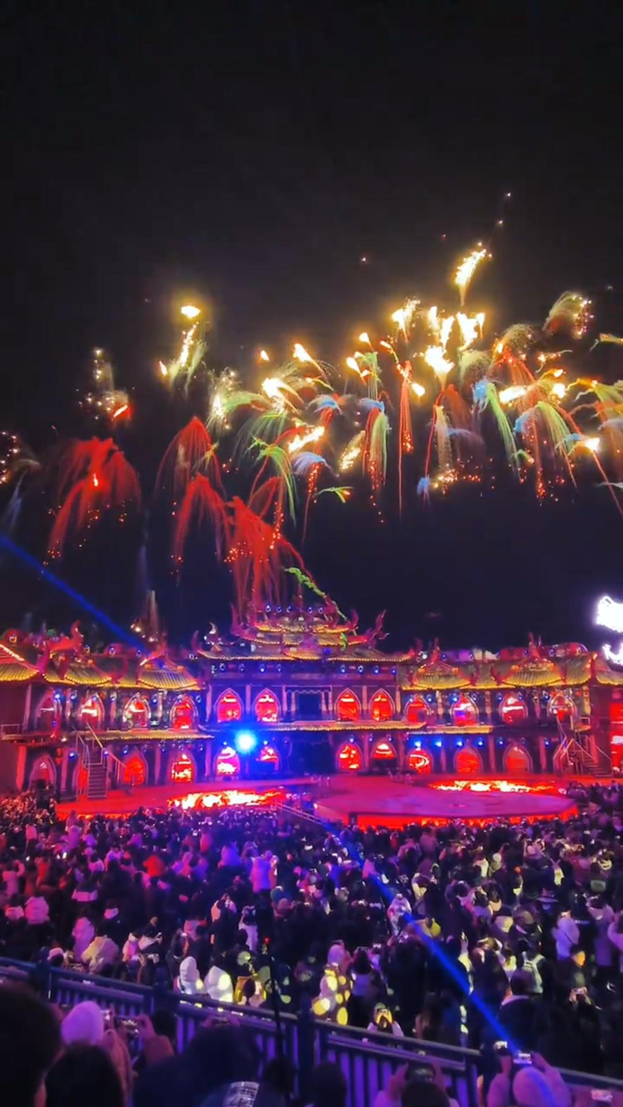 河(hé)南(nán)省開(kāi)封市(shì)萬歲山(shān)萬歲山(shān)武俠城(chéng)