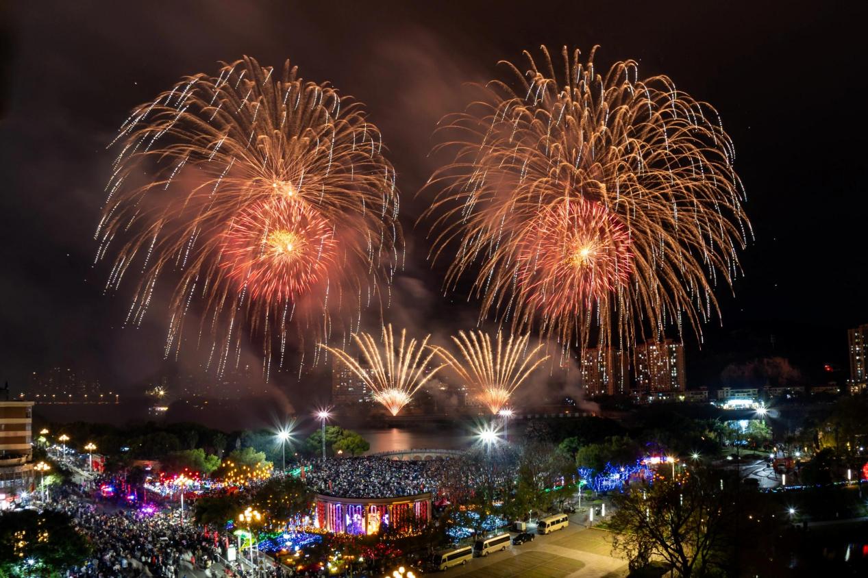 9月(yuè)14日(rì)至15日(rì)，浏陽将舉辦世界級盛會(huì)！  ​中南(nán)煙(yān)花(huā)，鼎力協辦，共襄盛舉！